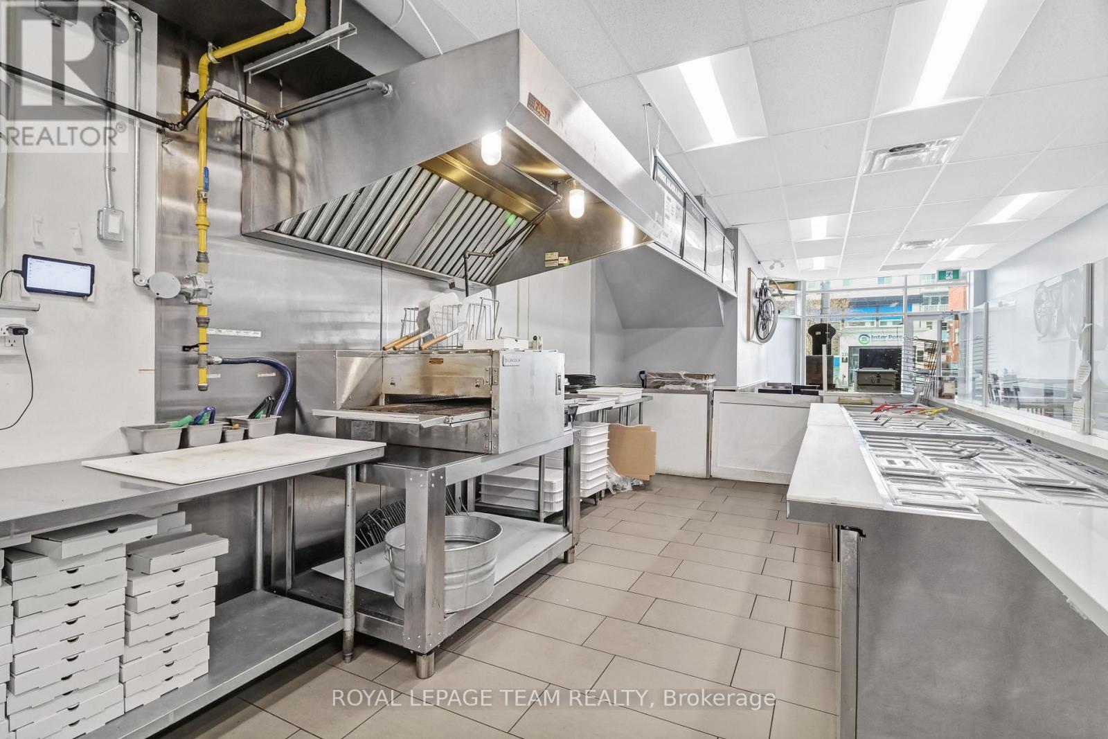 218 Laurier Avenue E Property Photo 10