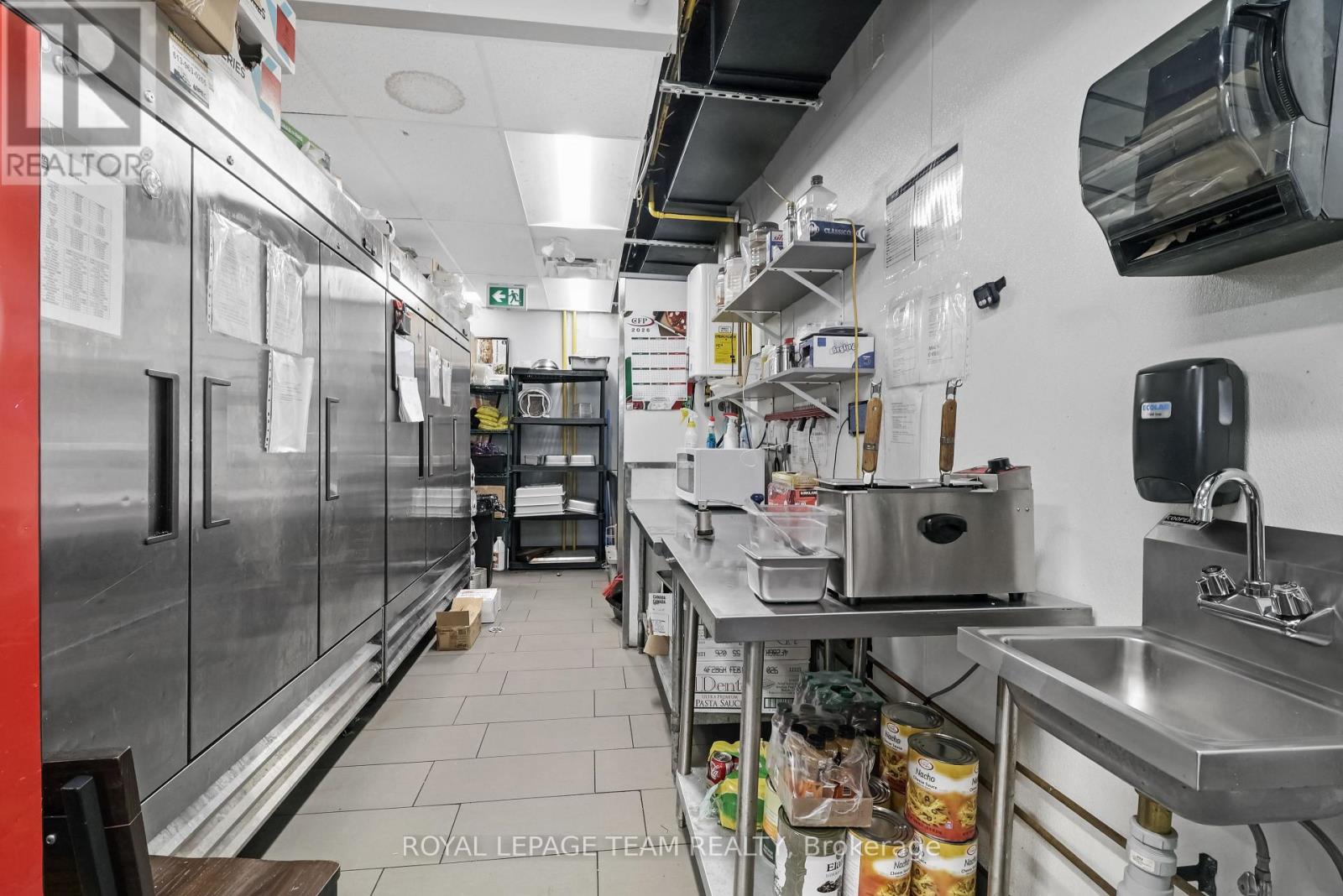 218 Laurier Avenue E Property Photo 11
