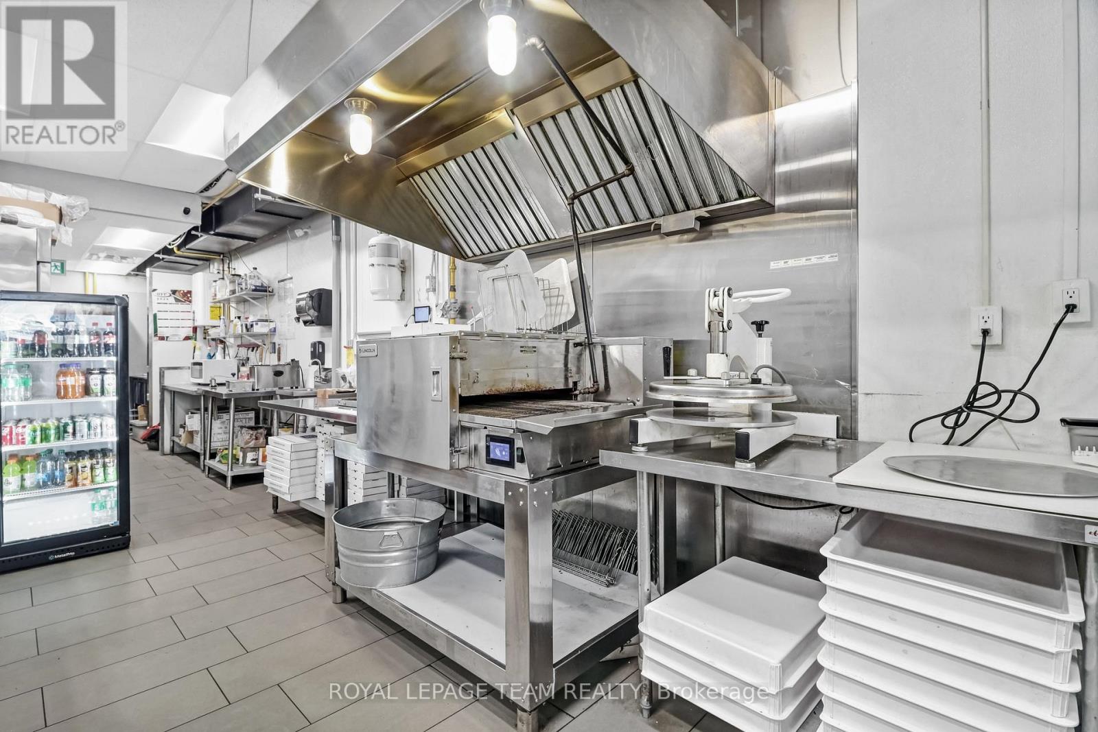 218 Laurier Avenue E Property Photo 12