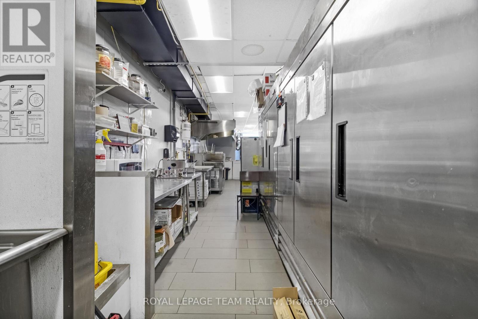 218 Laurier Avenue E Property Photo 13