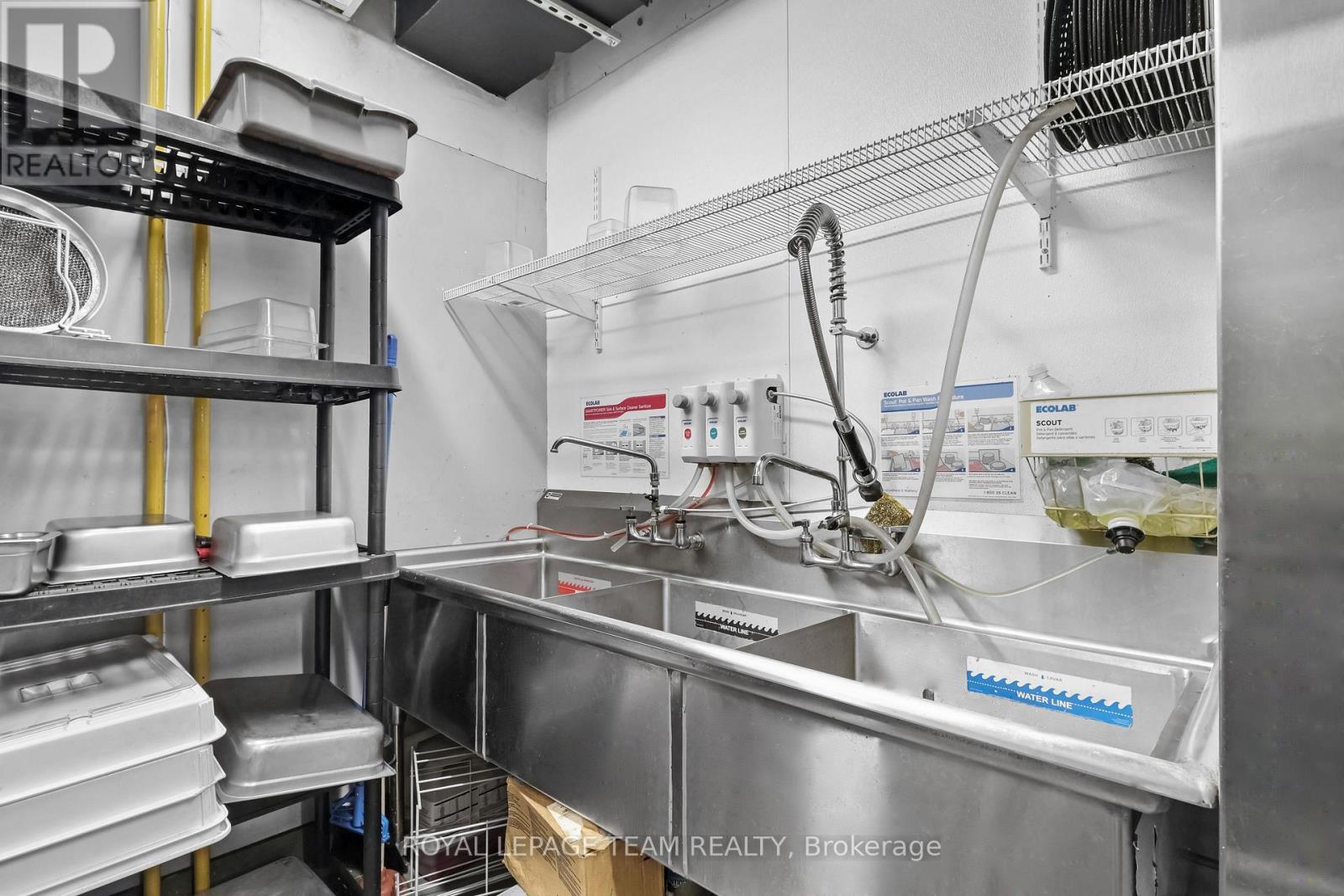 218 Laurier Avenue E Property Photo 14