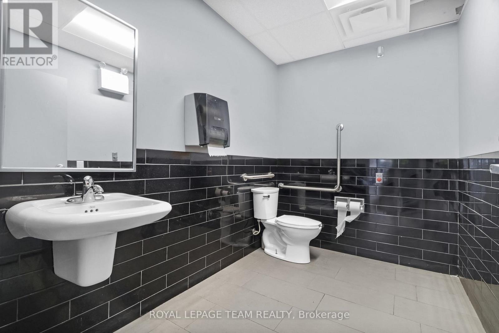 218 Laurier Avenue E Property Photo 15