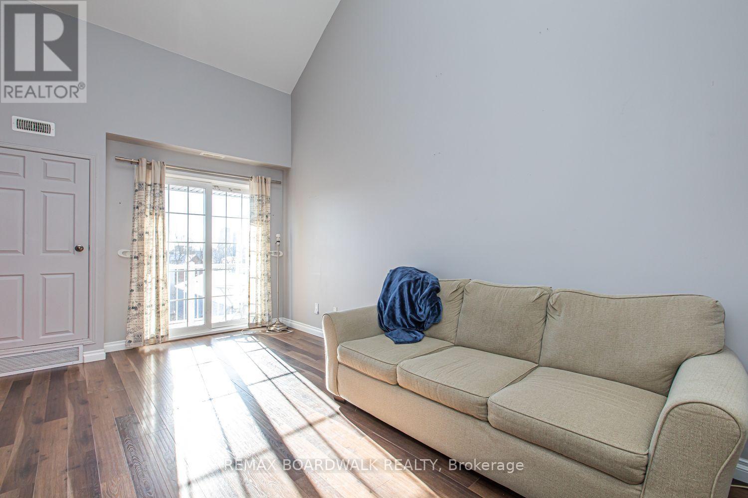 6 - 130 Rochester Street Property Photo 7
