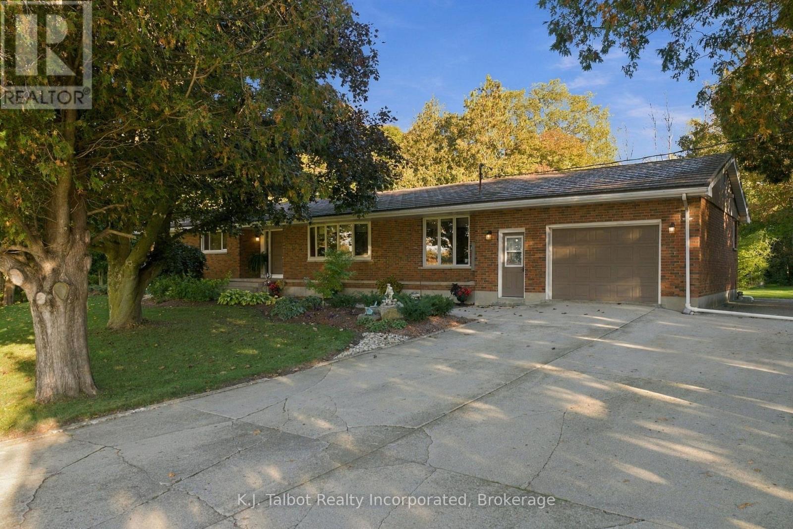 33696 Black's Point Road Property Photo 1