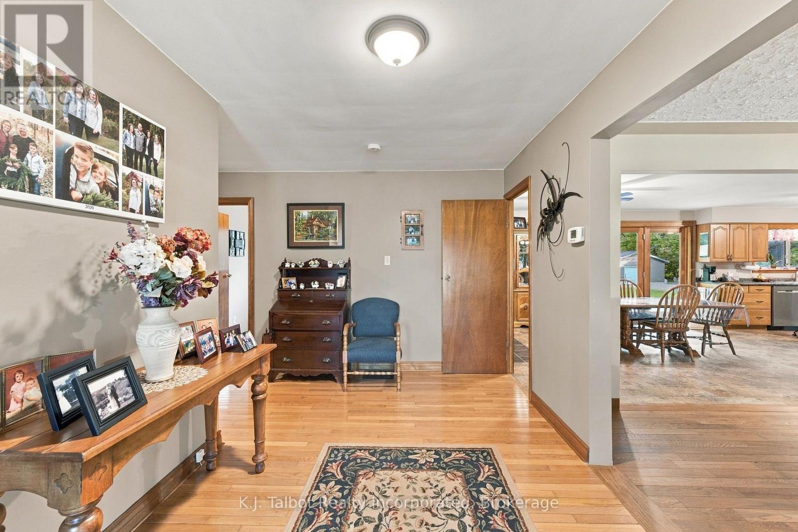 33696 Black's Point Road Property Photo 6