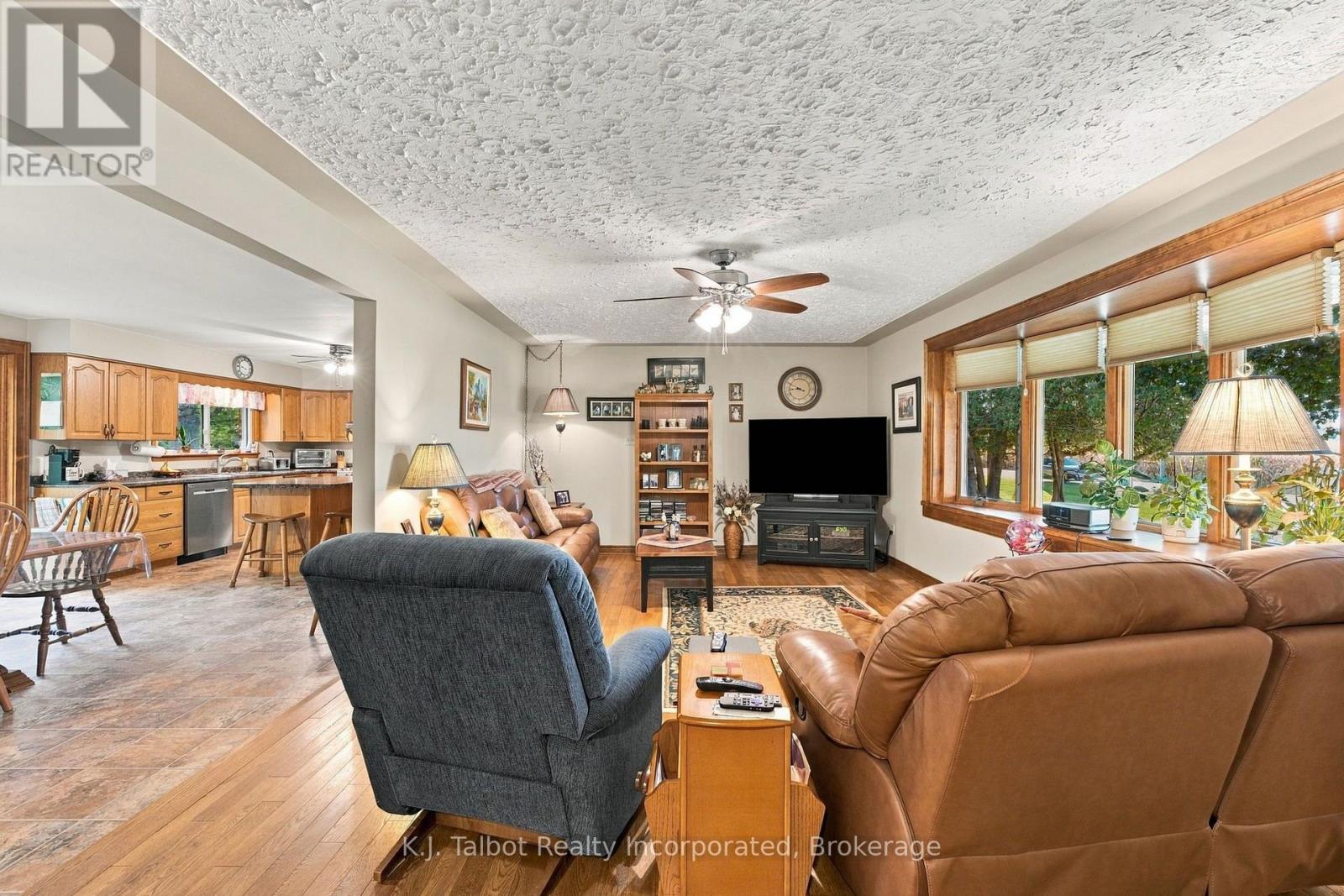 33696 Black's Point Road Property Photo 7