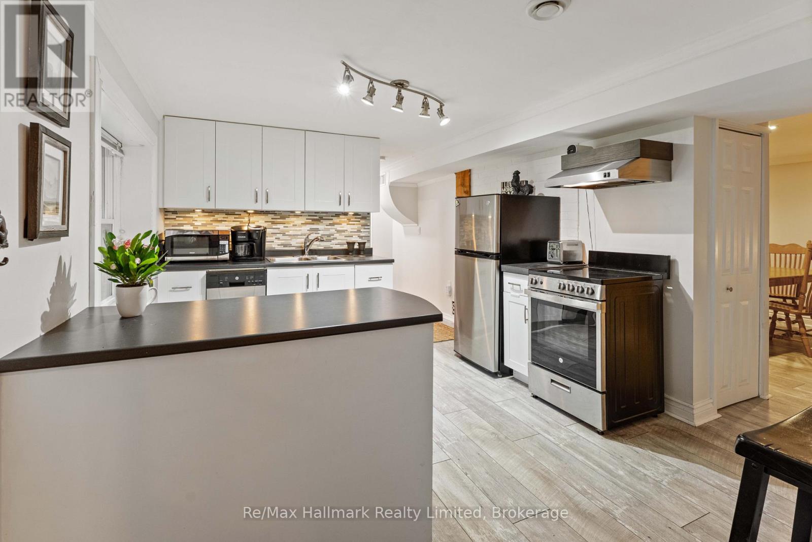 140 Woodward Street Property Photo 30