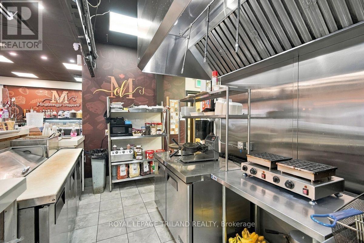 276 Wharncliffe Road N Property Photo 16