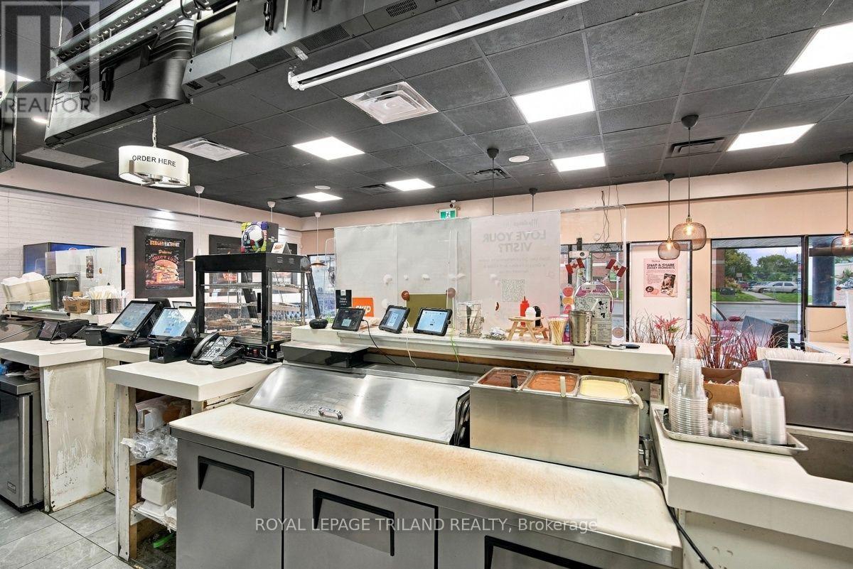 276 Wharncliffe Road N Property Photo 17