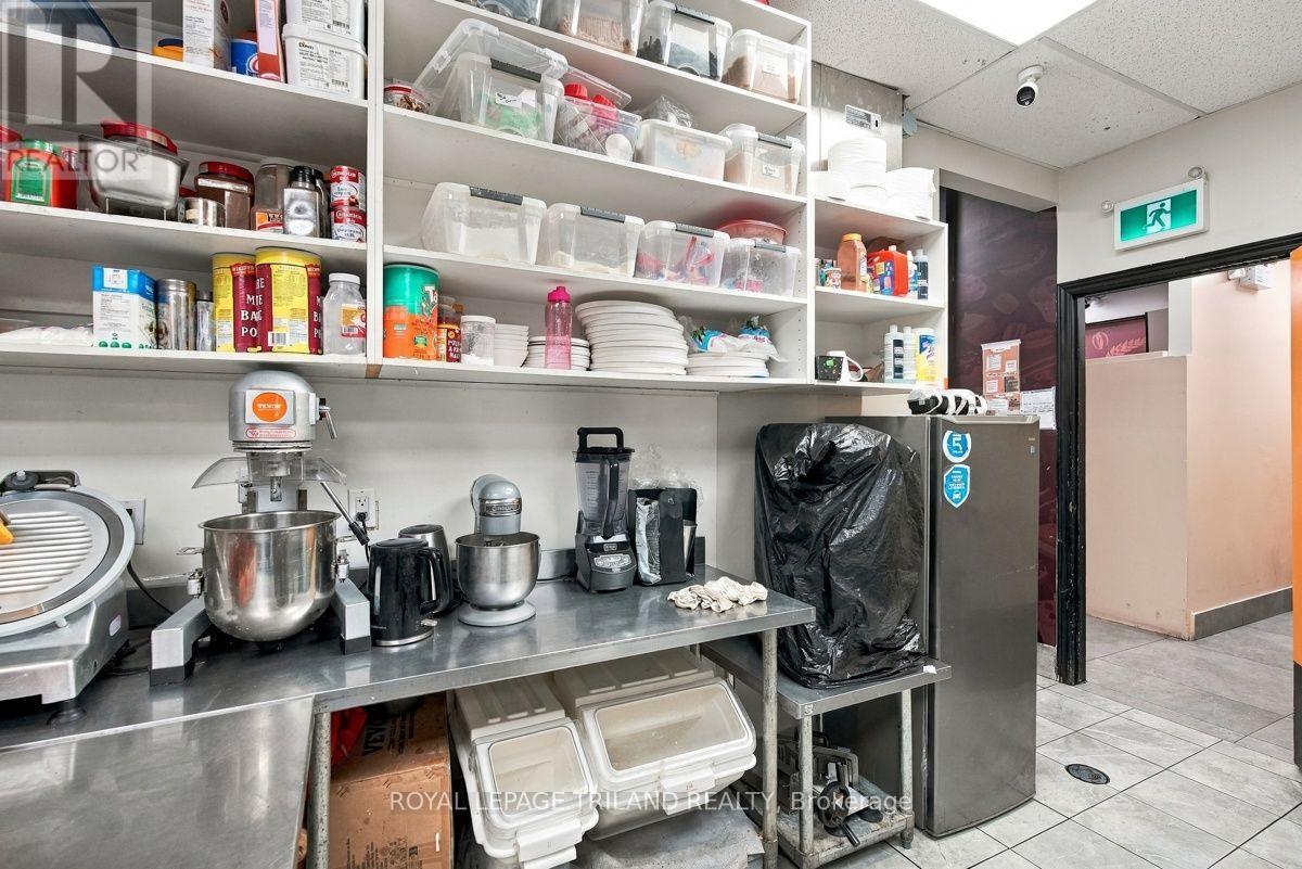 276 Wharncliffe Road N Property Photo 22
