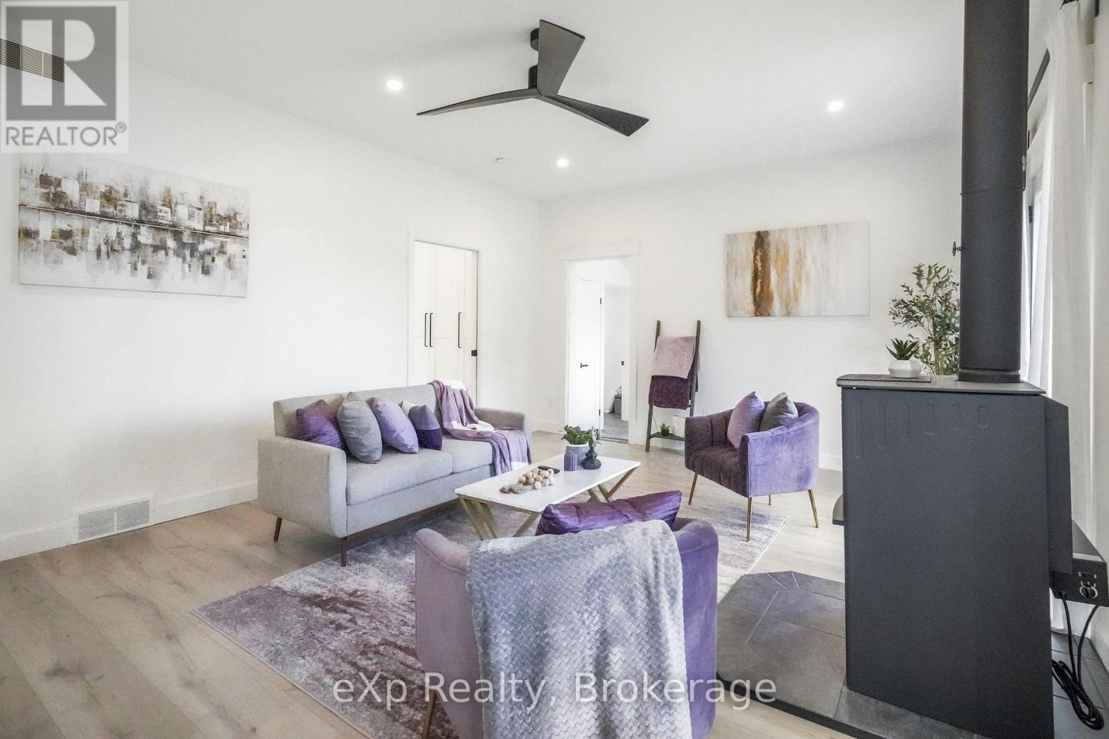 125 Portland Street Property Photo 8