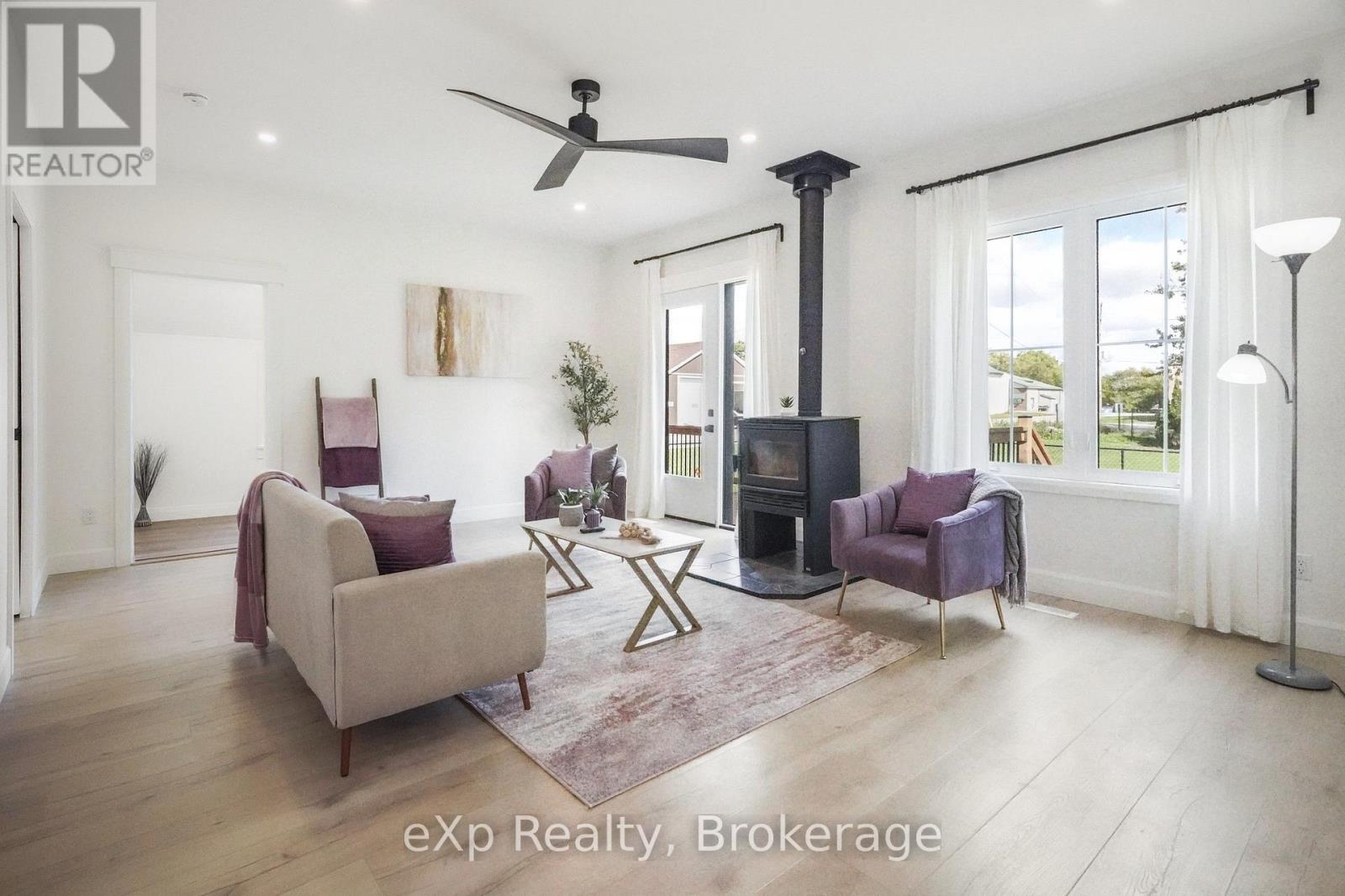 125 Portland Street Property Photo 9
