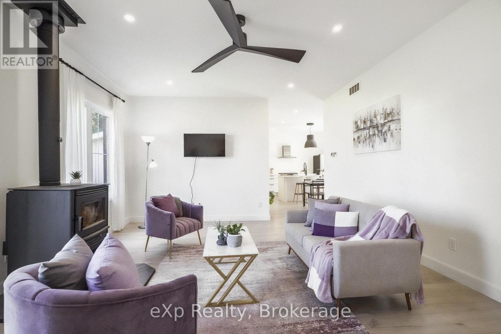 125 Portland Street Property Photo 11