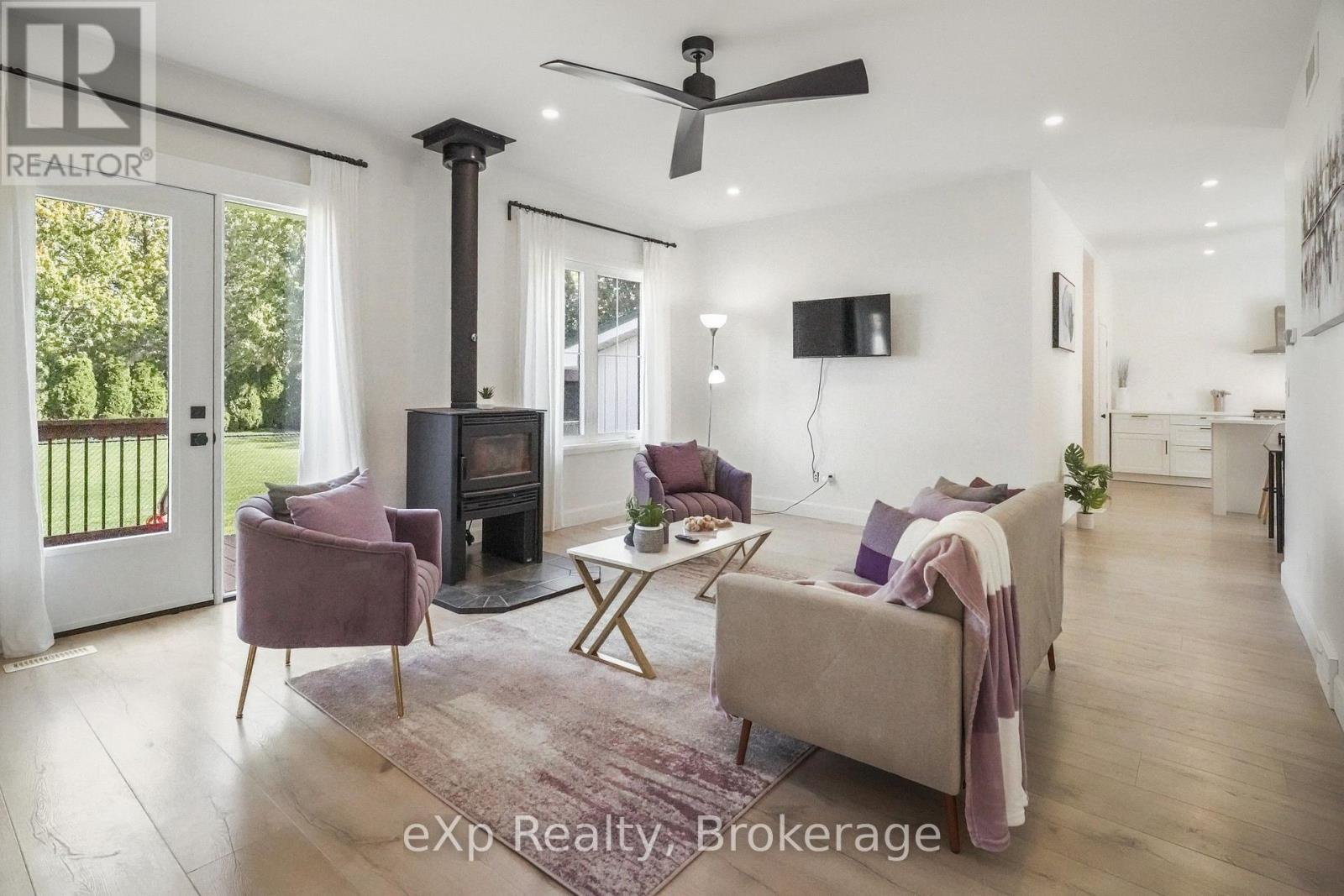 125 Portland Street Property Photo 12