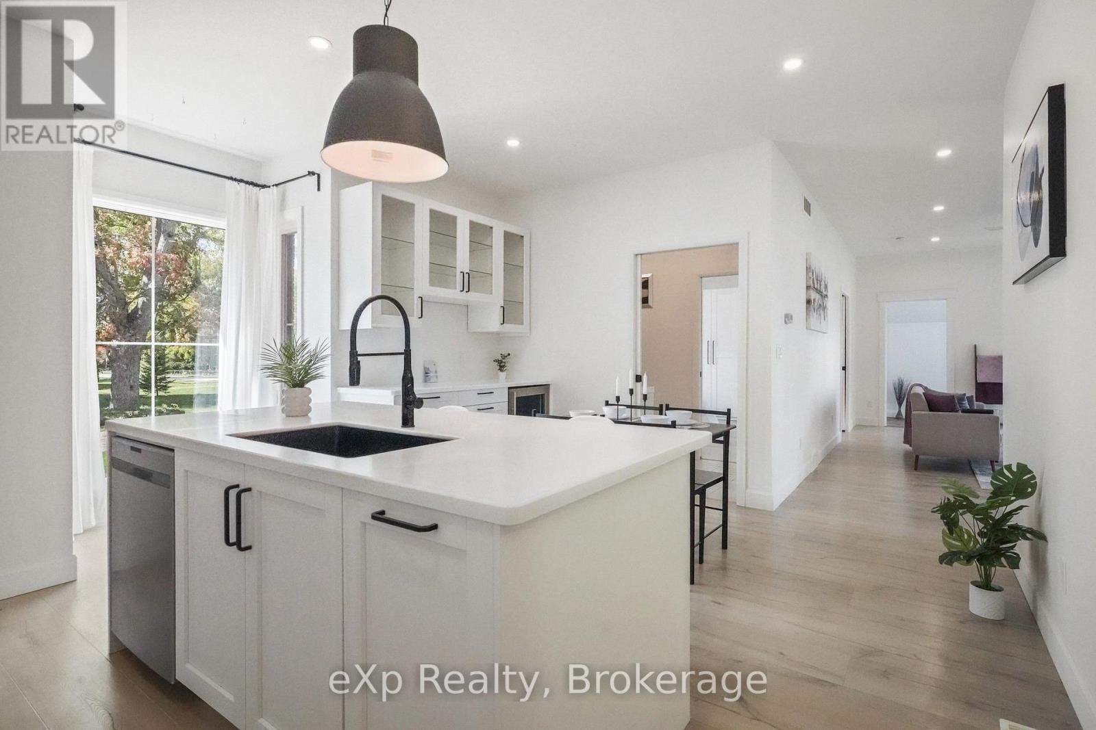 125 Portland Street Property Photo 14