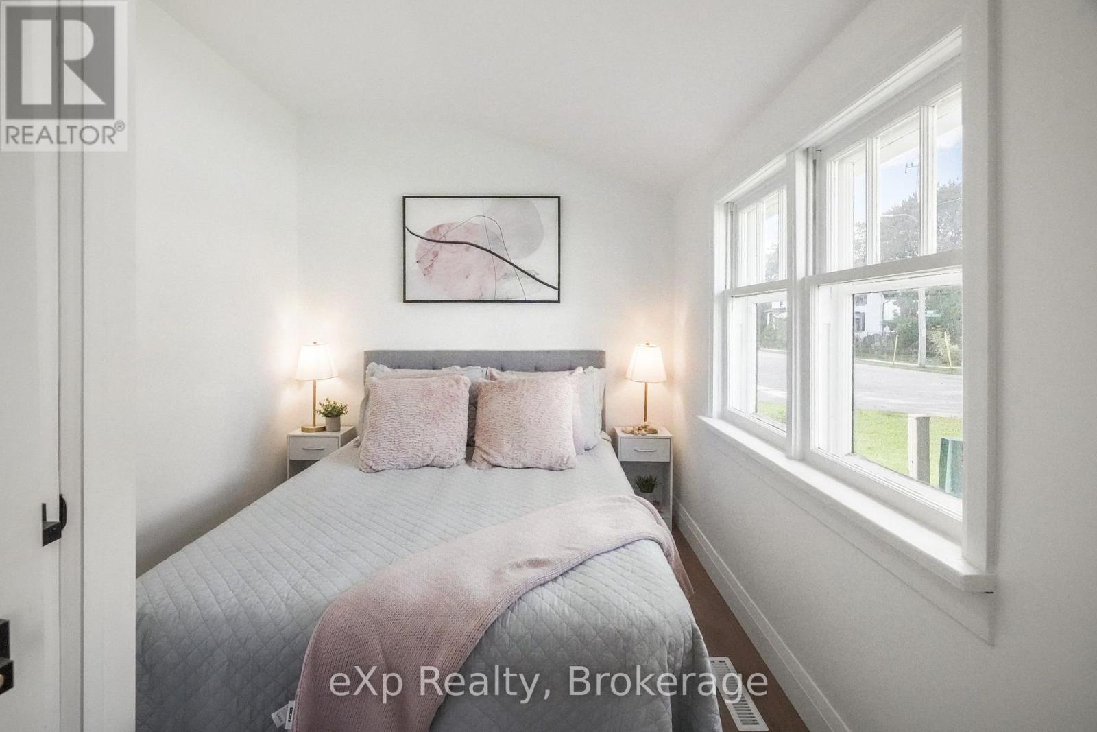 125 Portland Street Property Photo 24