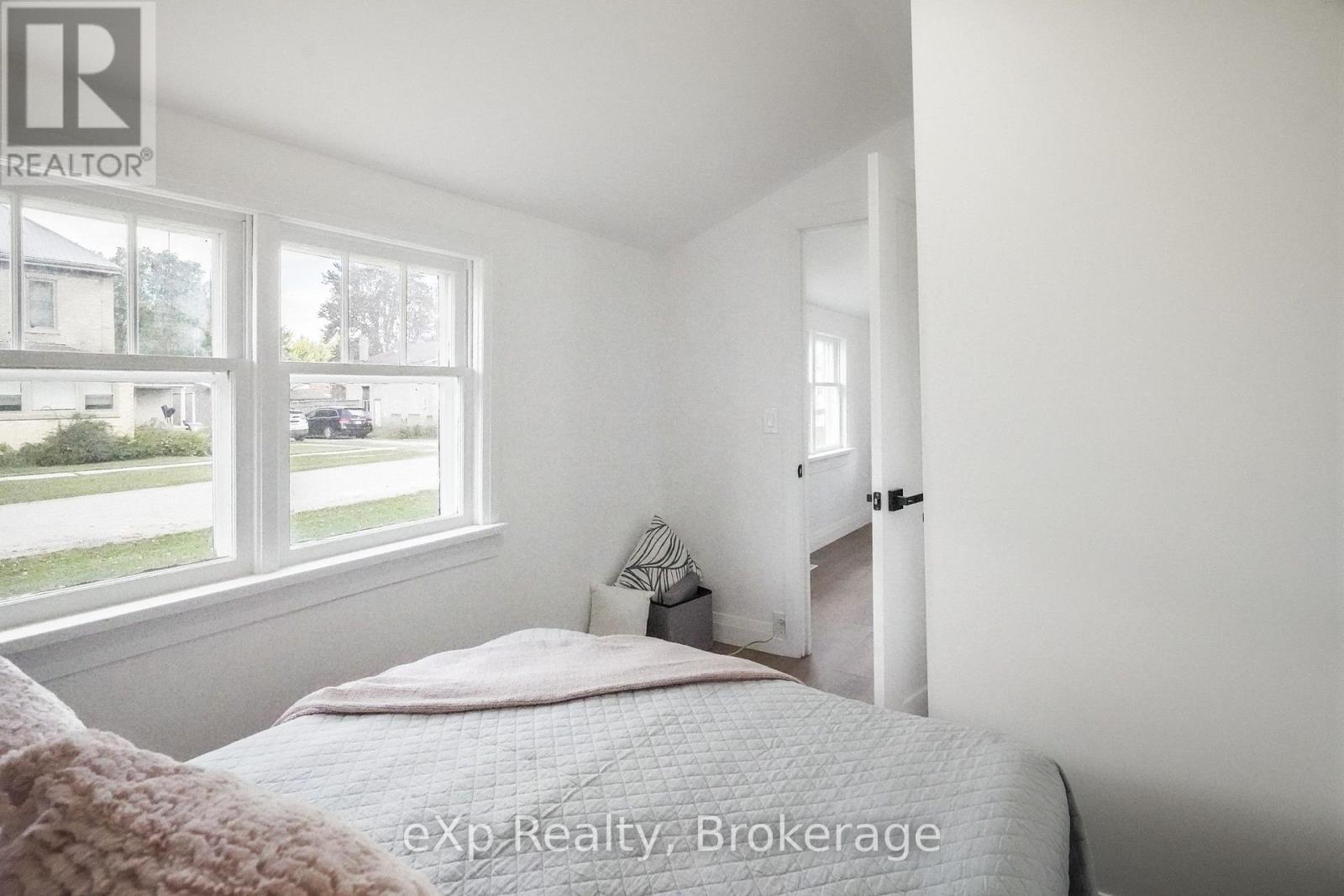 125 Portland Street Property Photo 25