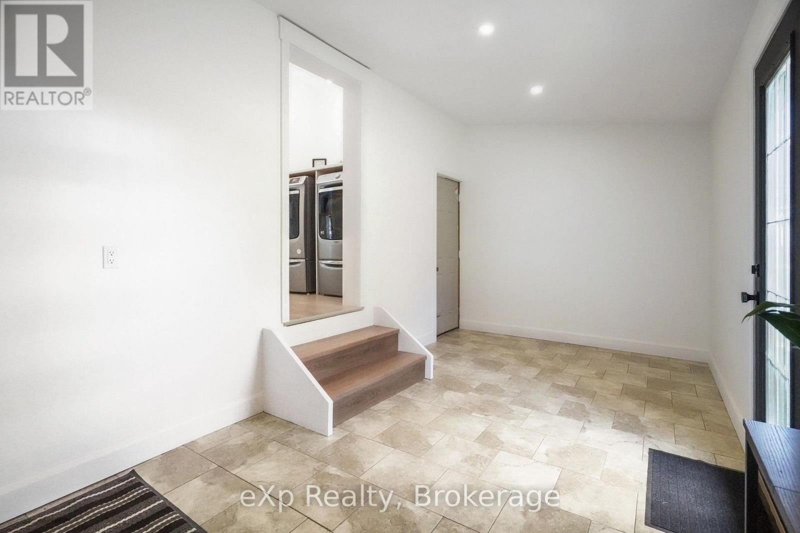 125 Portland Street Property Photo 28