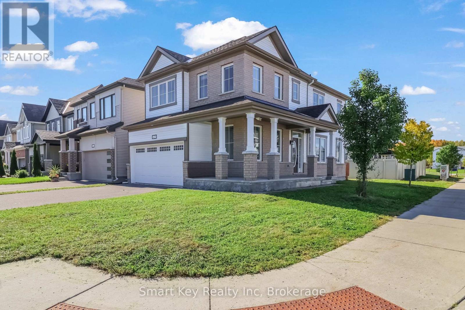 425 Aphelion Crescent Property Photo 4