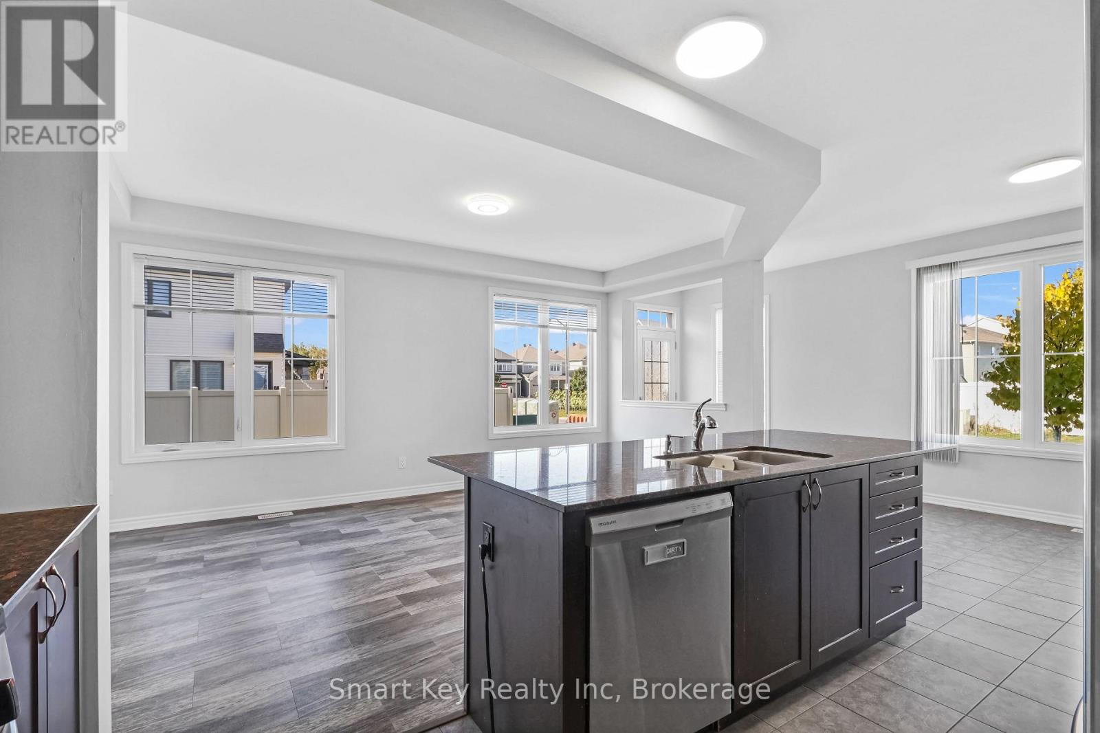 425 Aphelion Crescent Property Photo 8