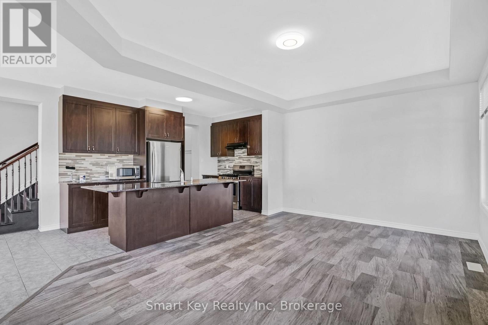425 Aphelion Crescent Property Photo 10