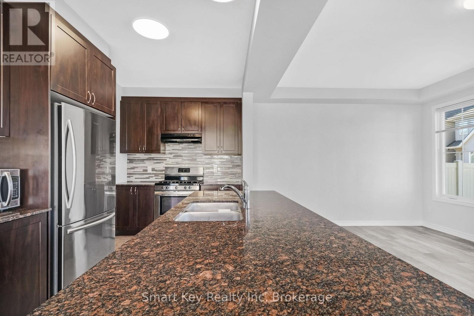 425 Aphelion Crescent Property Photo 12