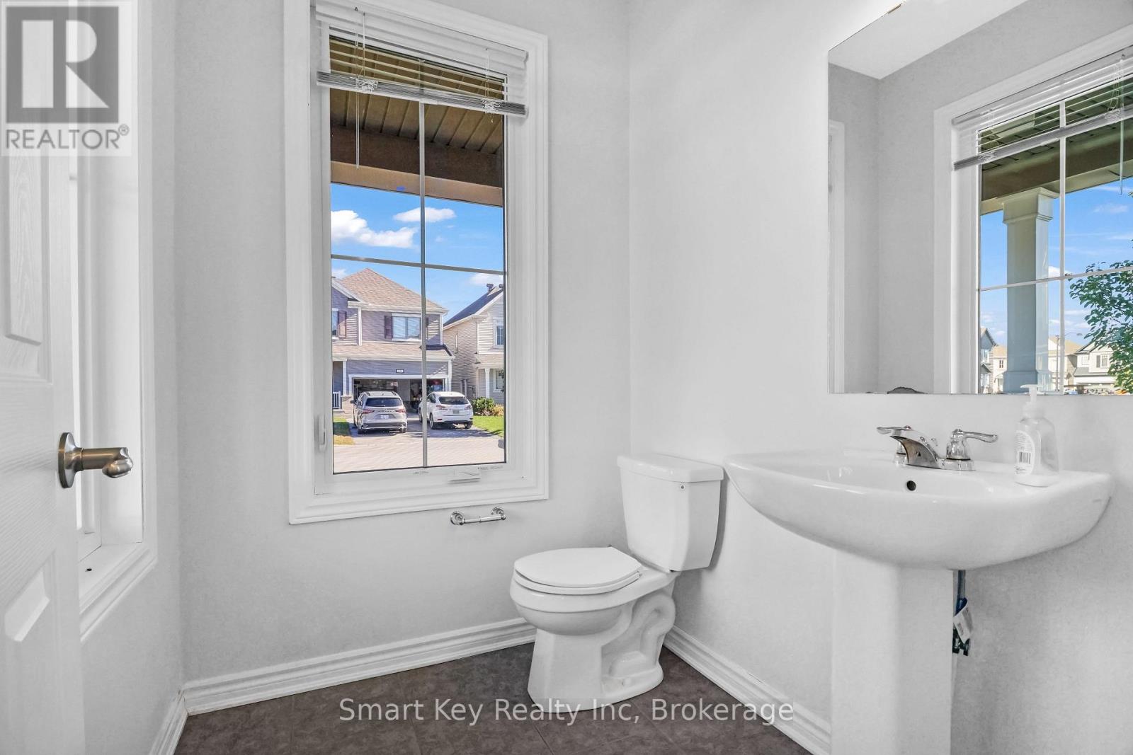 425 Aphelion Crescent Property Photo 14