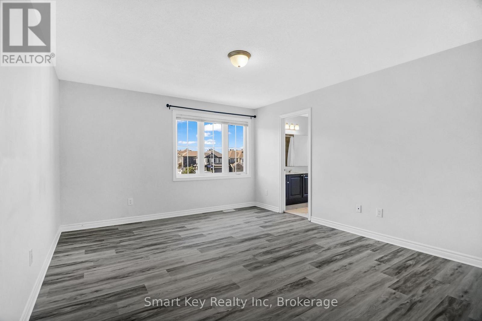 425 Aphelion Crescent Property Photo 15