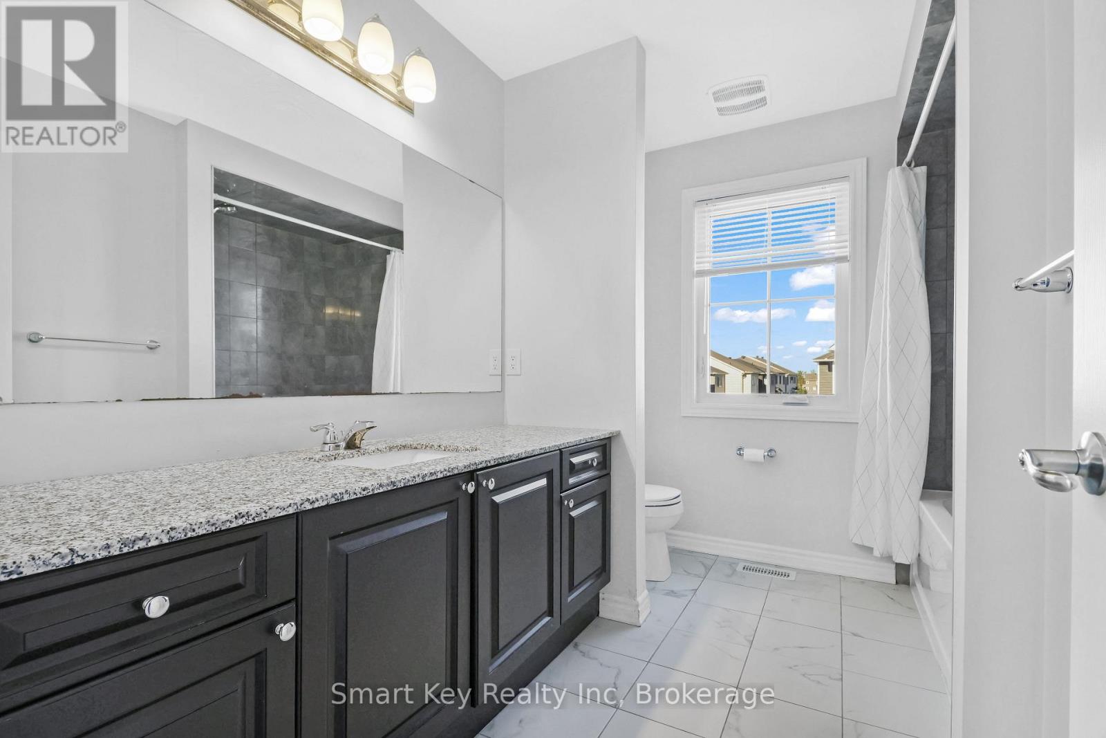 425 Aphelion Crescent Property Photo 17