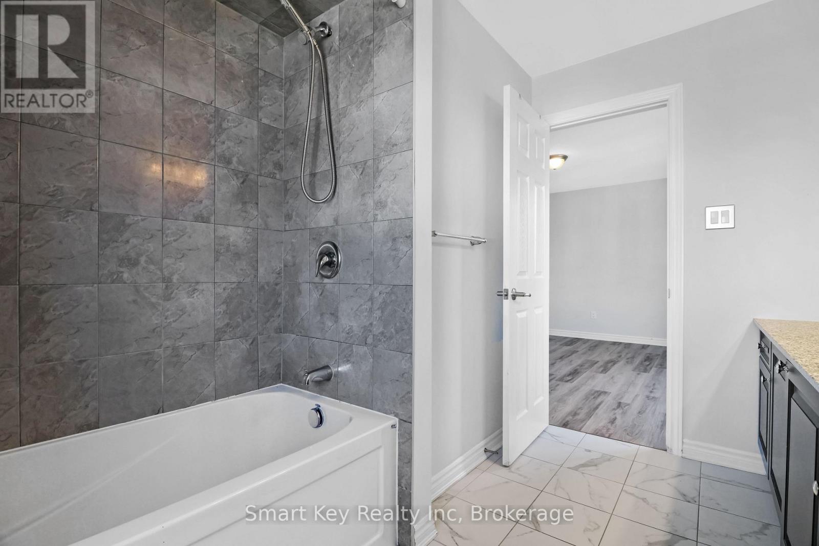 425 Aphelion Crescent Property Photo 18