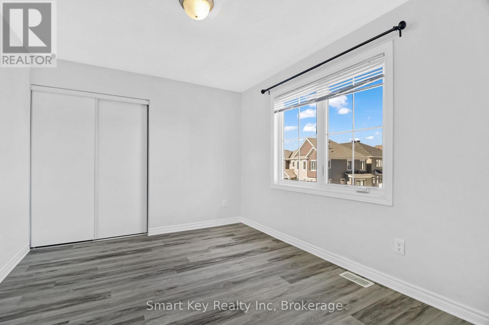 425 Aphelion Crescent Property Photo 23