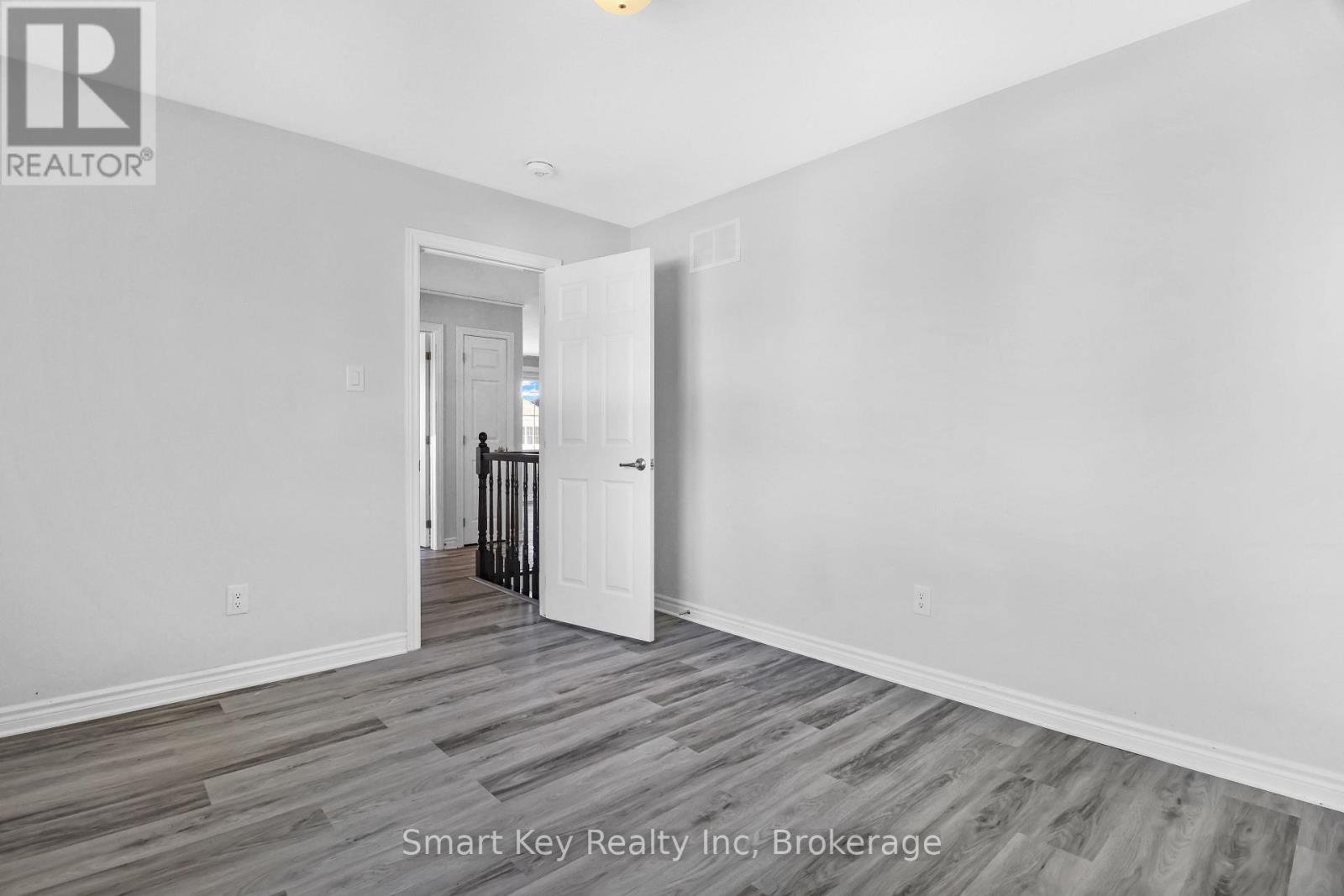 425 Aphelion Crescent Property Photo 24