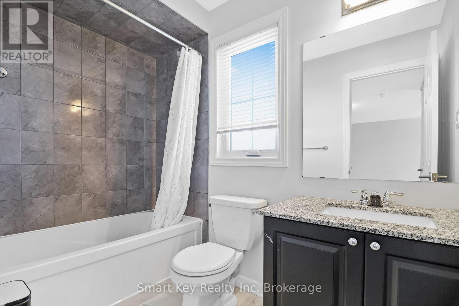 425 Aphelion Crescent Property Photo 25