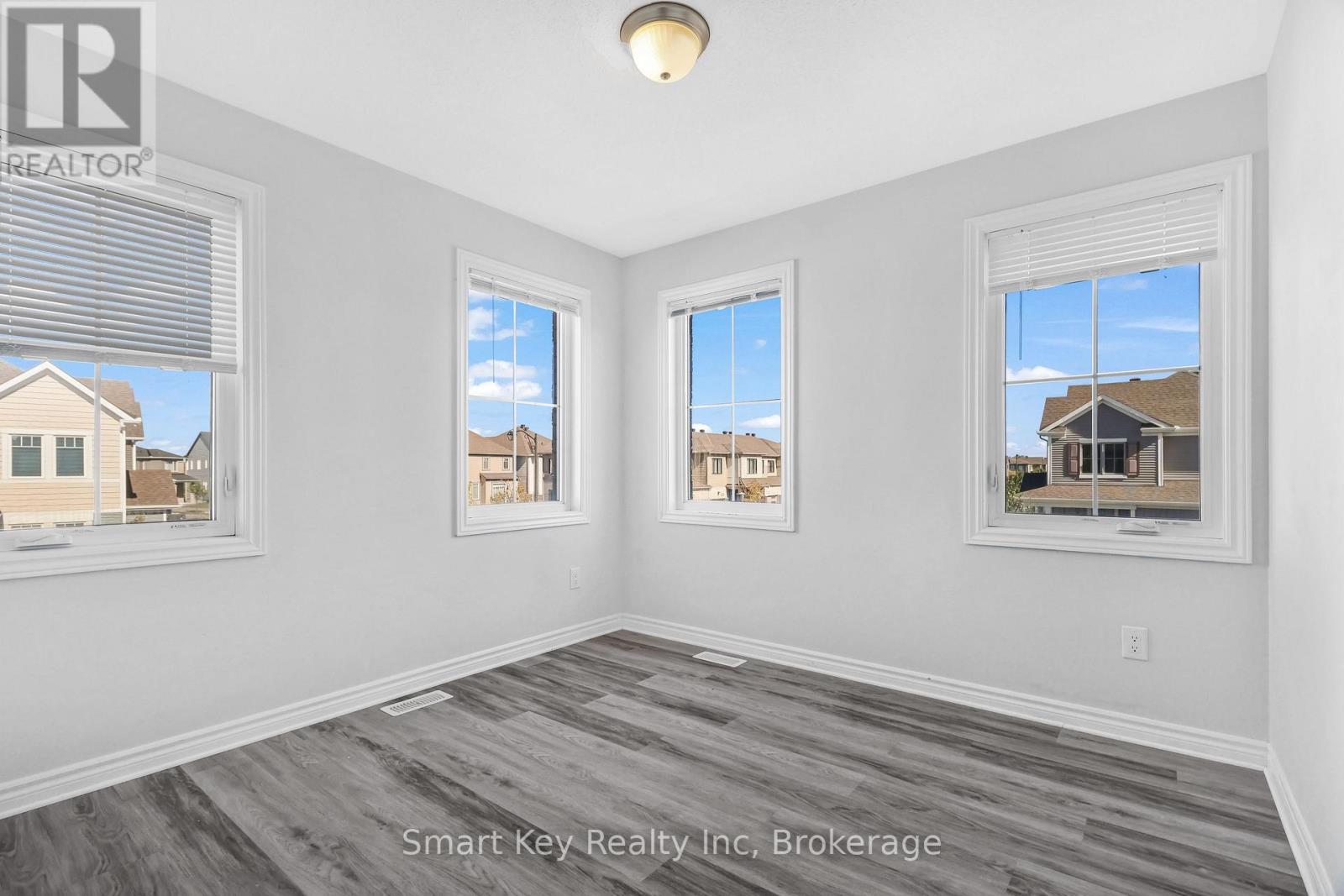 425 Aphelion Crescent Property Photo 26