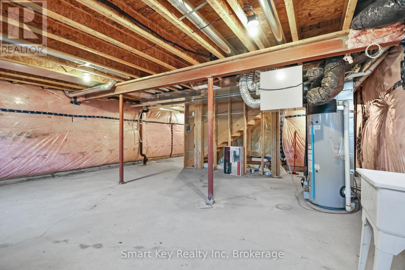 425 Aphelion Crescent Property Photo 29