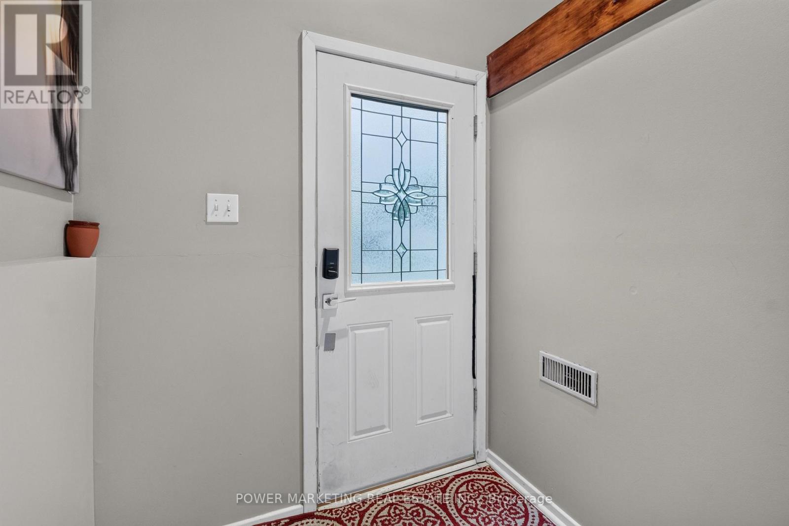 2213 Fillmore Crescent Property Photo 7