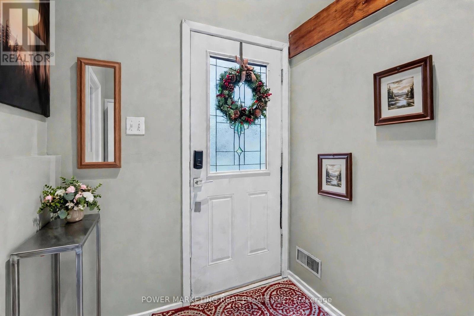 2213 Fillmore Crescent Property Photo 8