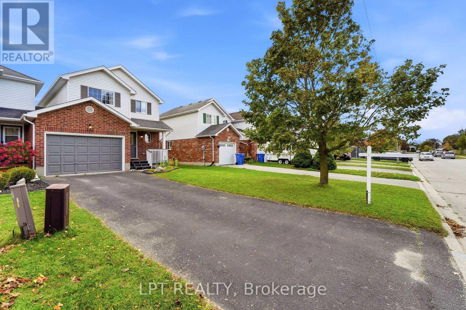 232 Tait Crescent Property Photo 2