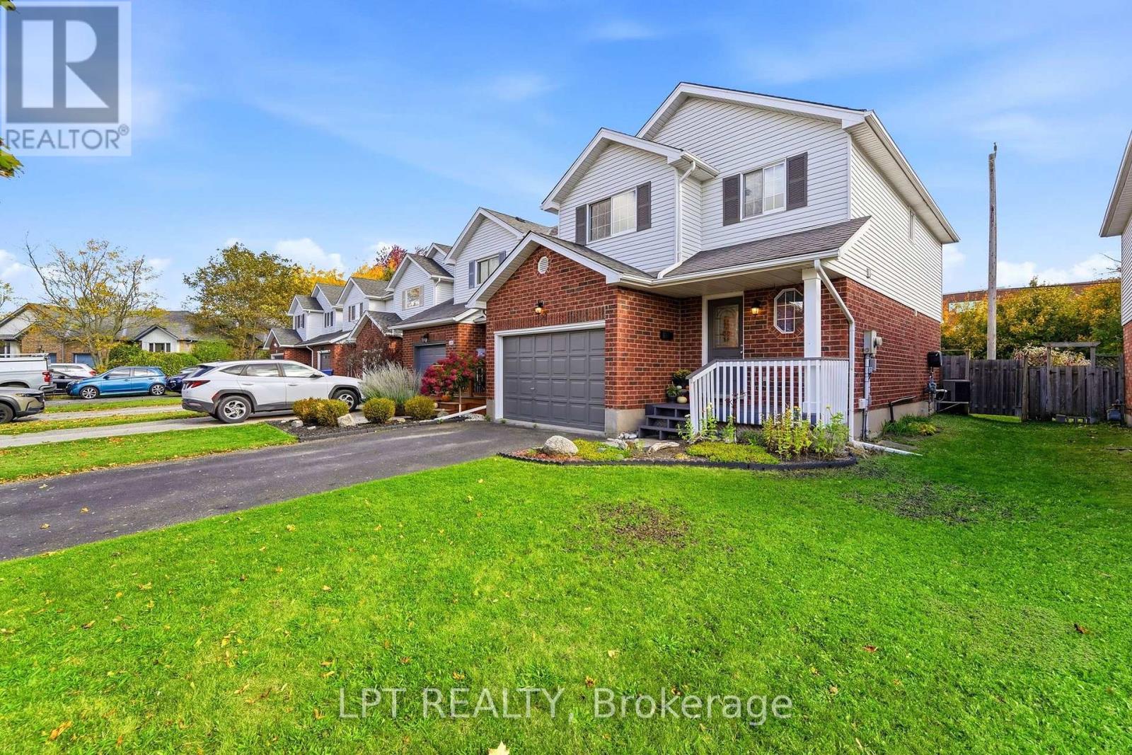 232 Tait Crescent Property Photo 3