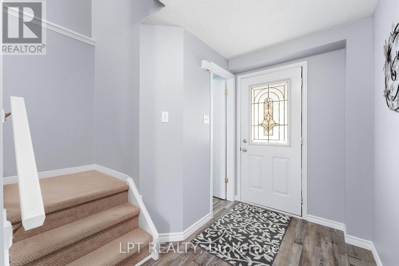 232 Tait Crescent Property Photo 4
