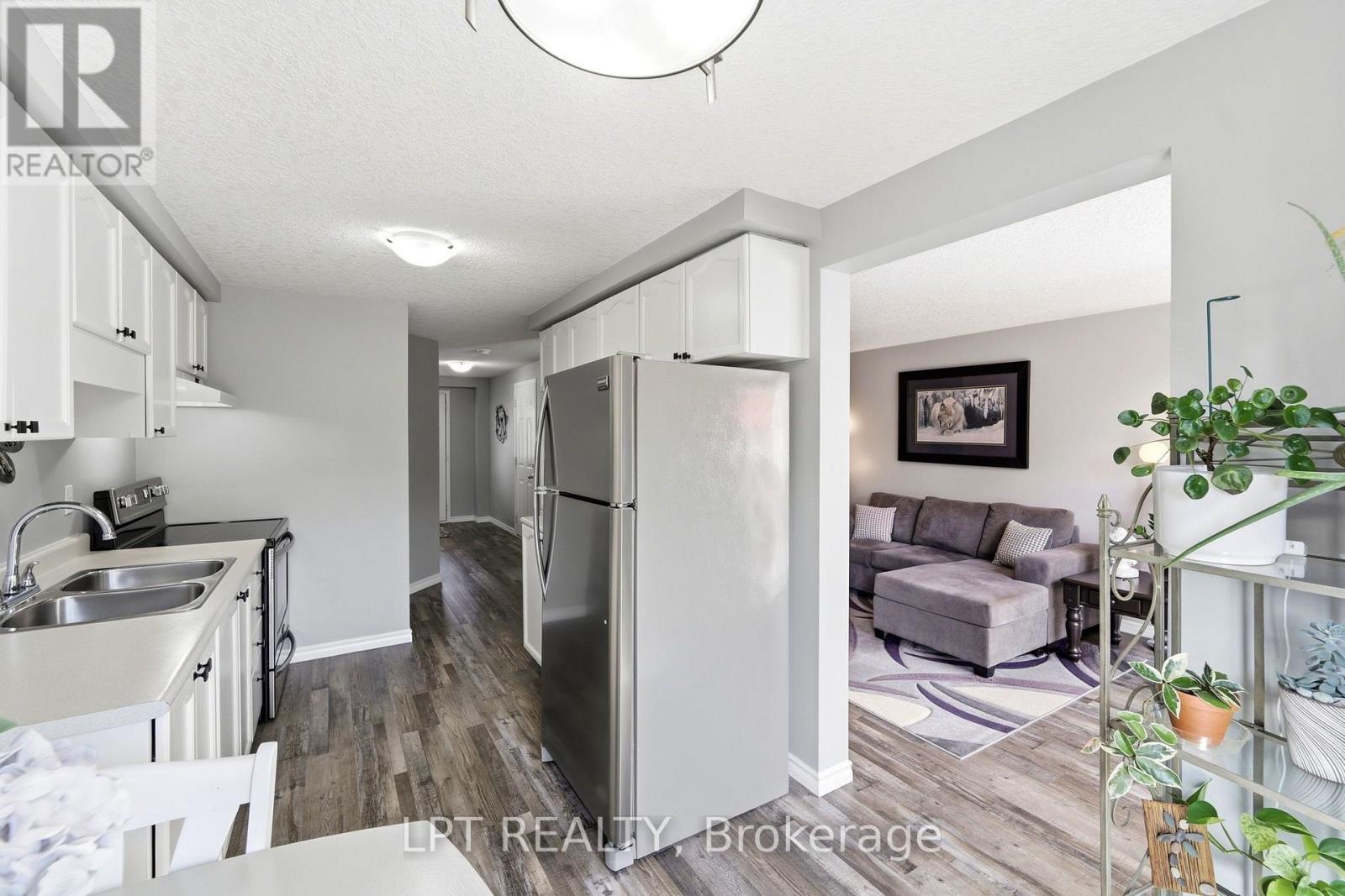 232 Tait Crescent Property Photo 9