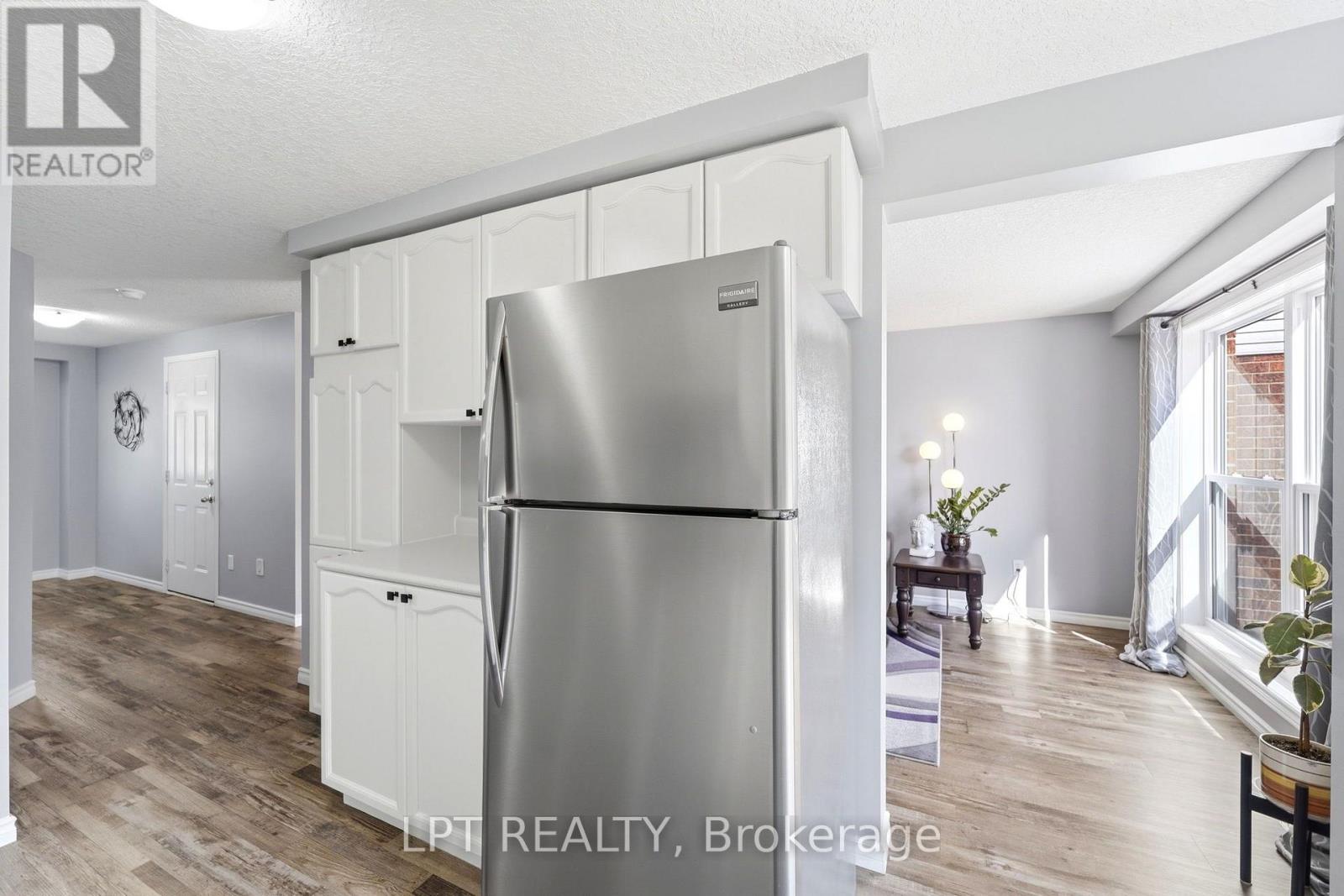 232 Tait Crescent Property Photo 10