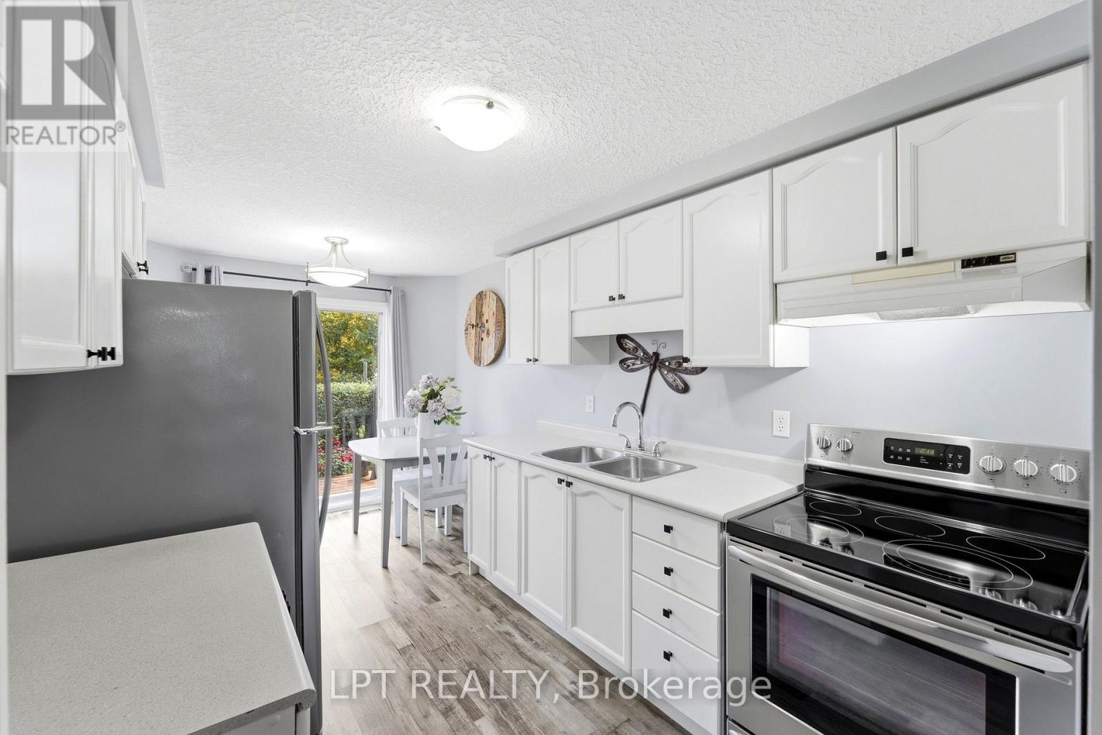 232 Tait Crescent Property Photo 11