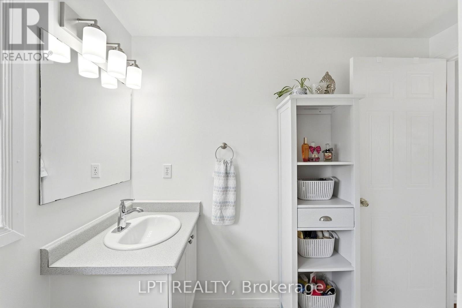 232 Tait Crescent Property Photo 24
