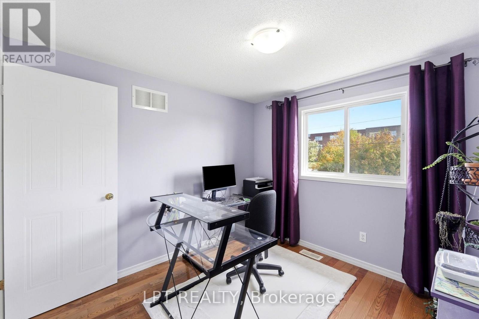 232 Tait Crescent Property Photo 26