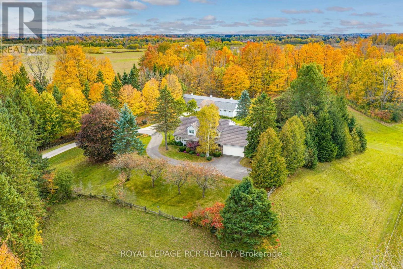 333070 7th Line Property Photo 1