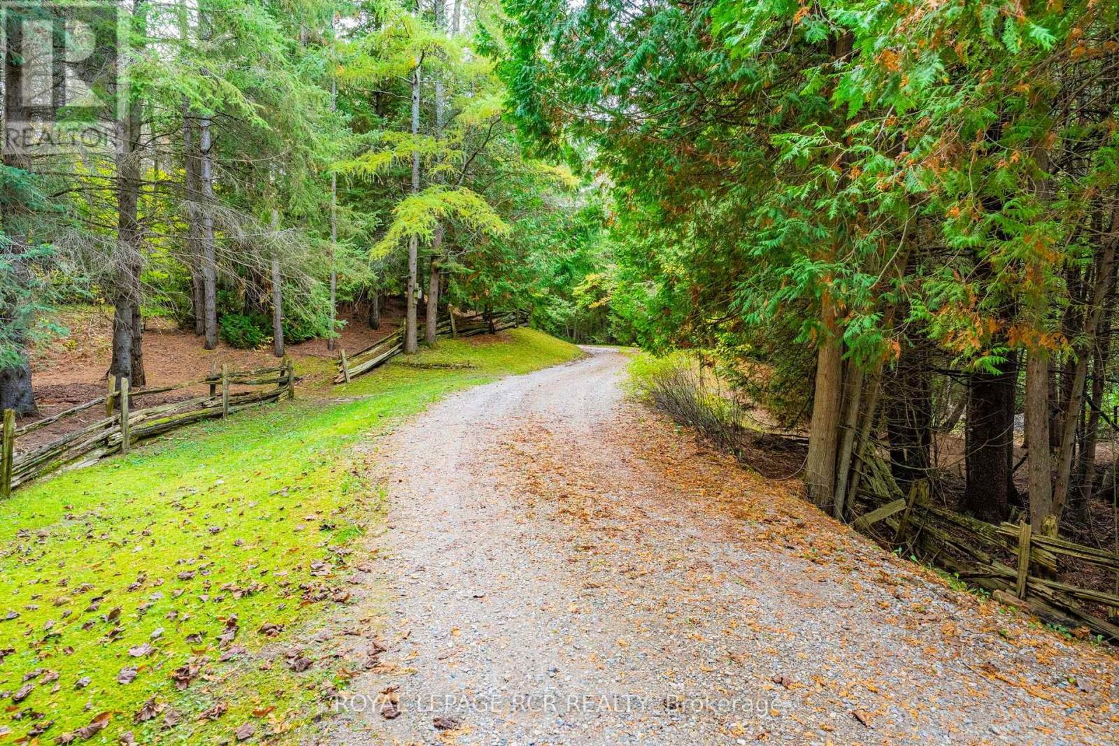 333070 7th Line Property Photo 2