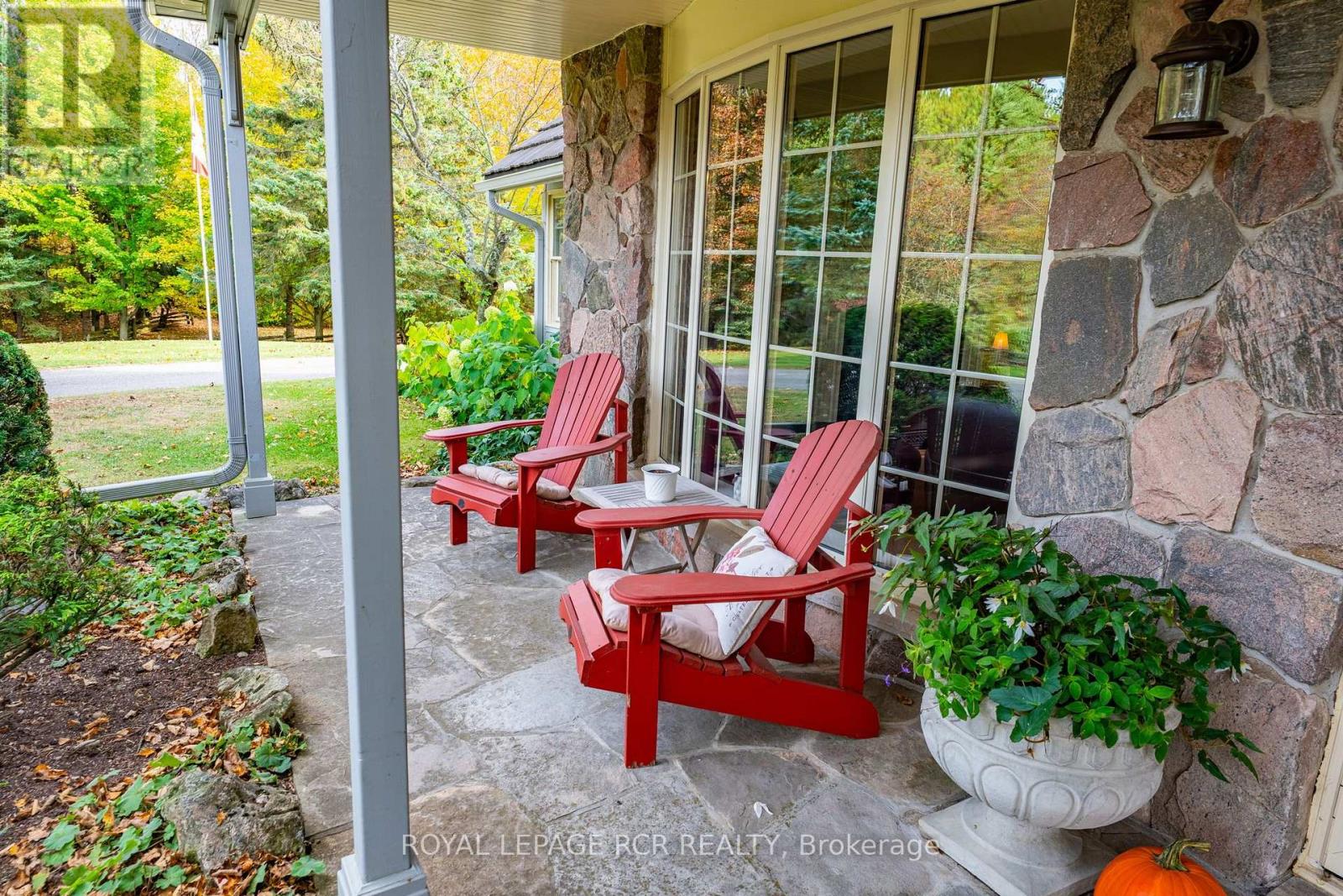 333070 7th Line Property Photo 6