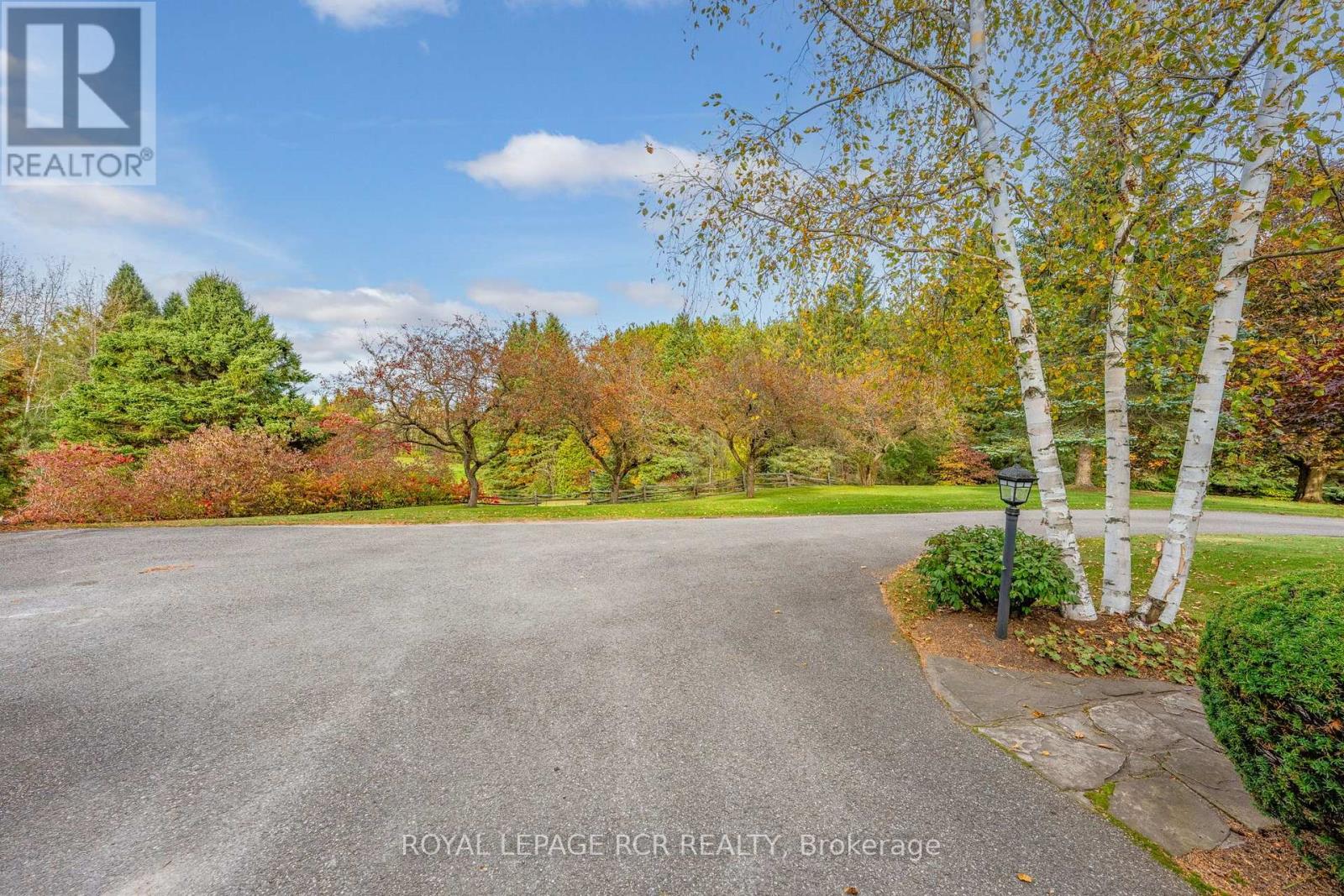 333070 7th Line Property Photo 9