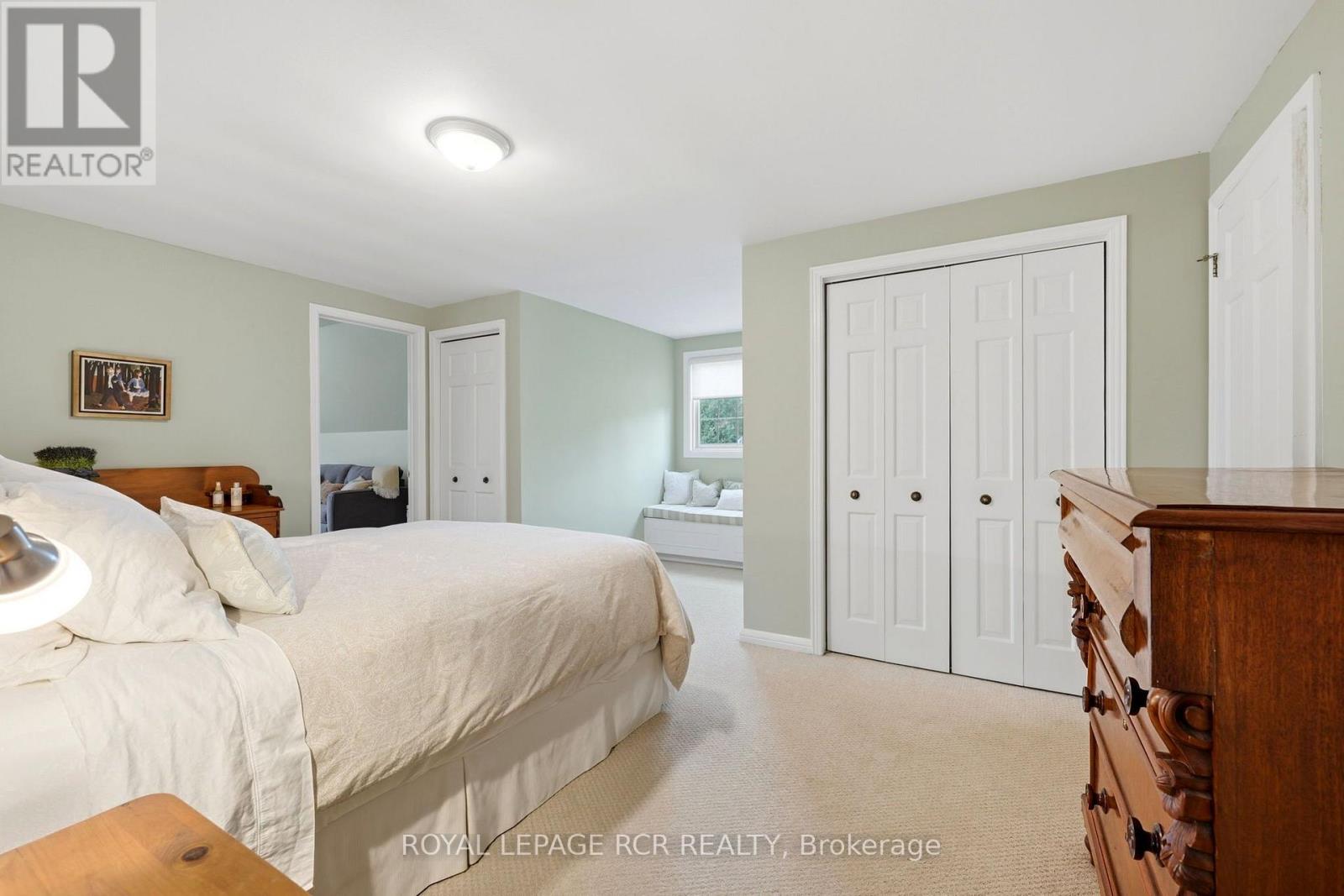 333070 7th Line Property Photo 33